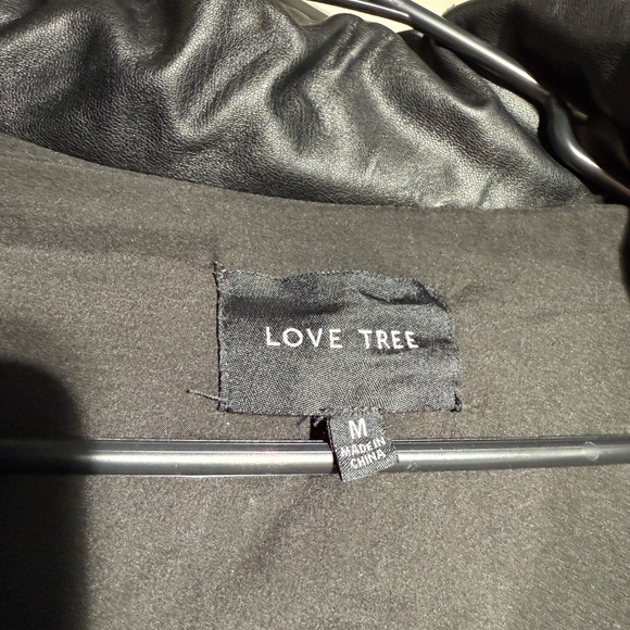 🔥 Love Tree Faux Leather Cropped Puffer Jacket – Size M – Black - Picture 3 of 4